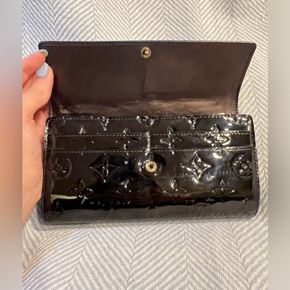 Louis Vuitton Monogram Vernis Sarah Wallet - Picture 8 of 13